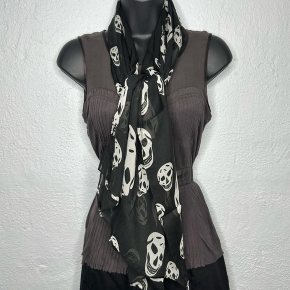 Skull scarf silky skull fabric use as table runner - Picture 4 of 8